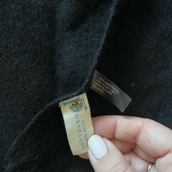 Black Textured Knit Ruana Wrap Shawl With A Loop – Just Style LA PORTOLANO Black Lambswool Ruana 33\